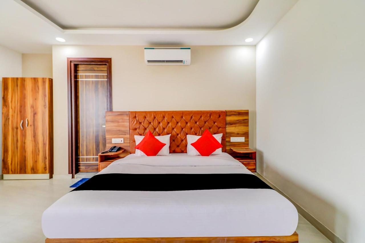 Oyo Flagship 80318 Hotel Sai Plaza Near Indira Gandhi International Airport New Delhi Buitenkant foto
