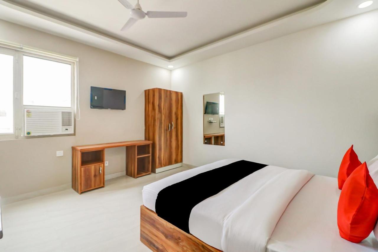 Oyo Flagship 80318 Hotel Sai Plaza Near Indira Gandhi International Airport New Delhi Buitenkant foto