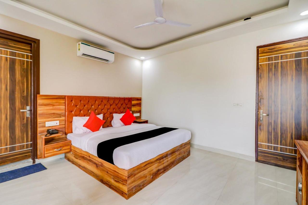 Oyo Flagship 80318 Hotel Sai Plaza Near Indira Gandhi International Airport New Delhi Buitenkant foto