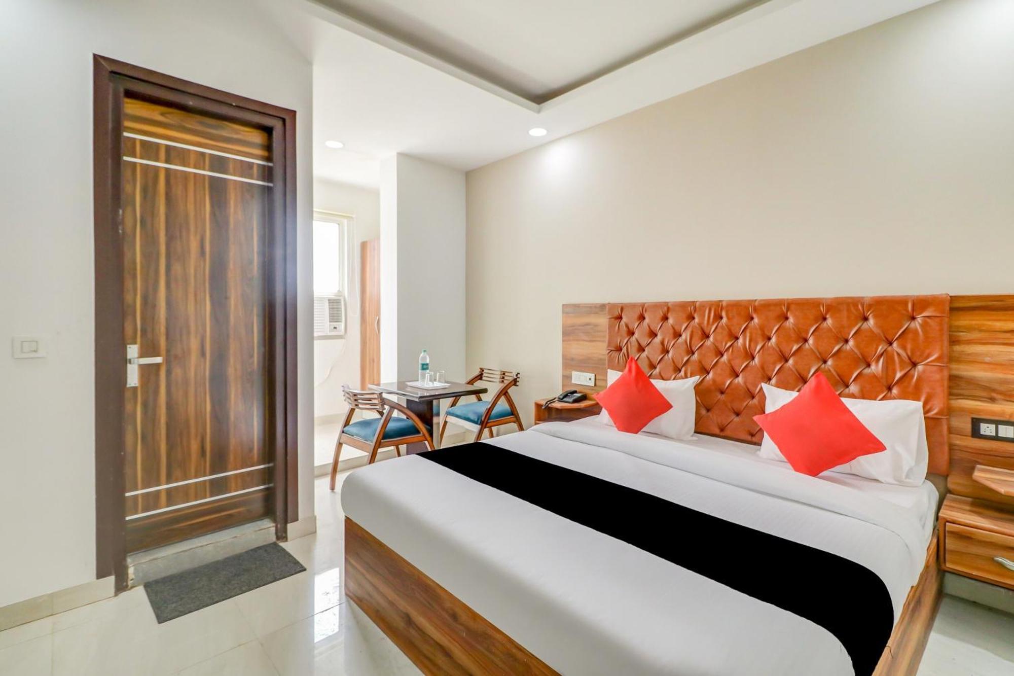 Oyo Flagship 80318 Hotel Sai Plaza Near Indira Gandhi International Airport New Delhi Buitenkant foto