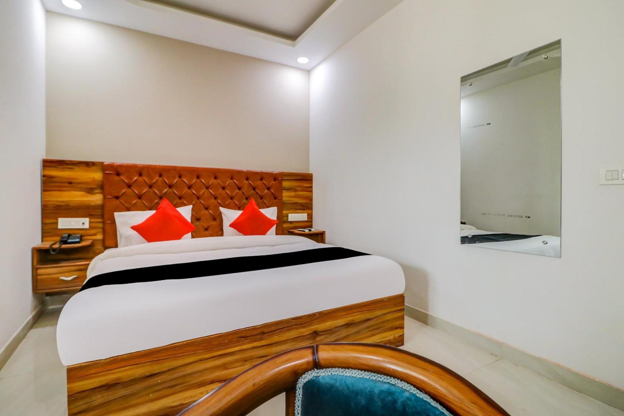Oyo Flagship 80318 Hotel Sai Plaza Near Indira Gandhi International Airport New Delhi Buitenkant foto