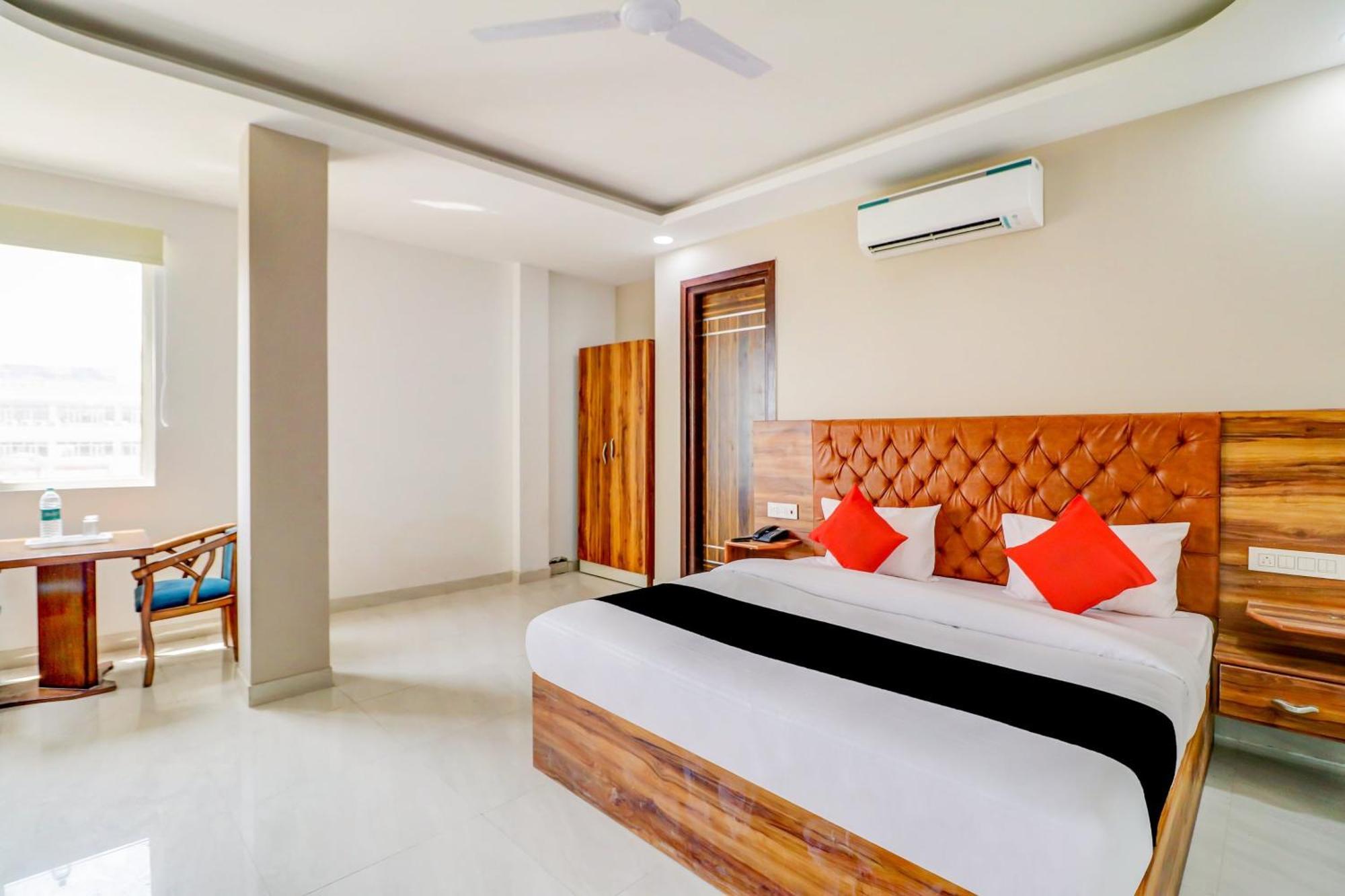 Oyo Flagship 80318 Hotel Sai Plaza Near Indira Gandhi International Airport New Delhi Buitenkant foto