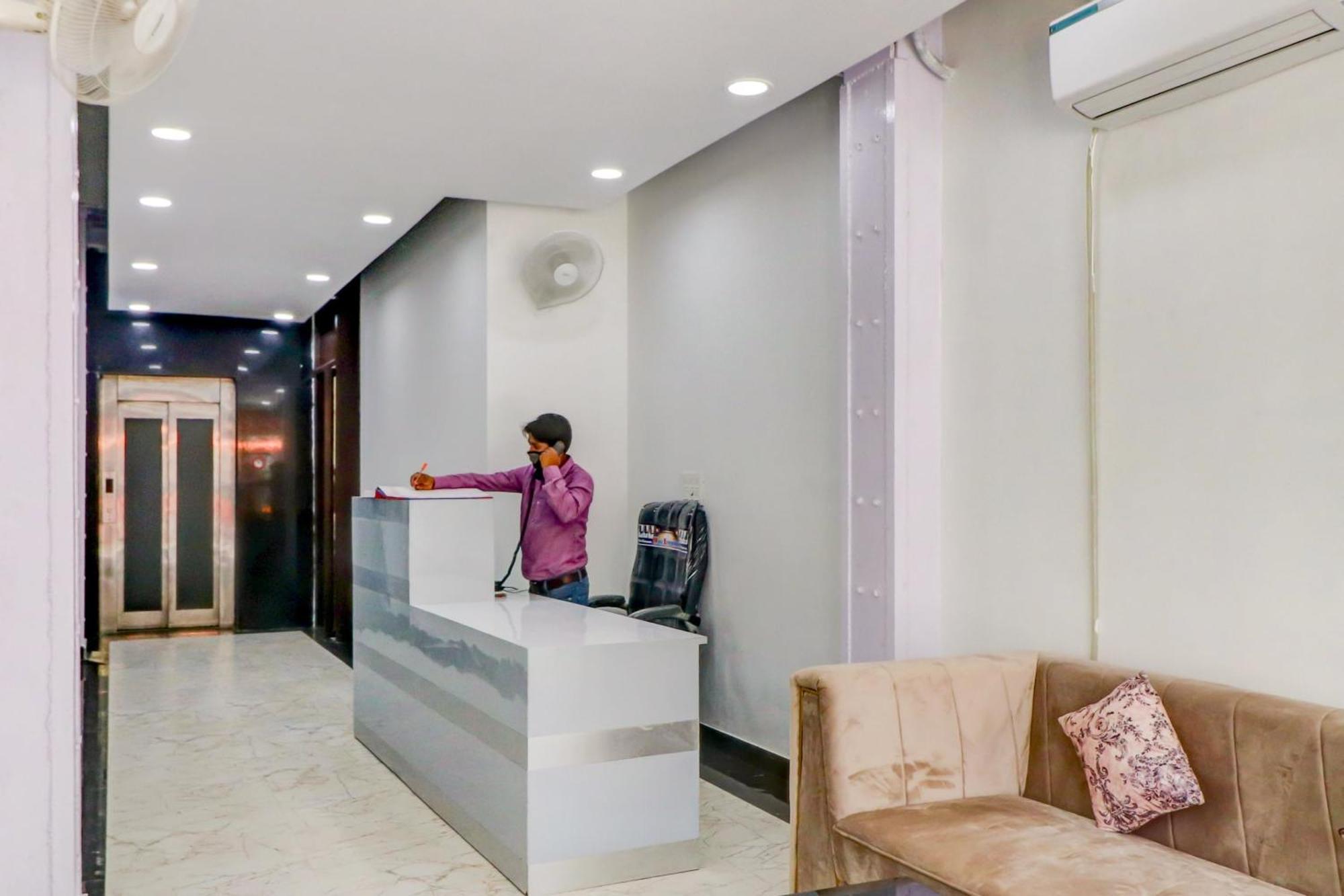 Oyo Flagship 80318 Hotel Sai Plaza Near Indira Gandhi International Airport New Delhi Buitenkant foto