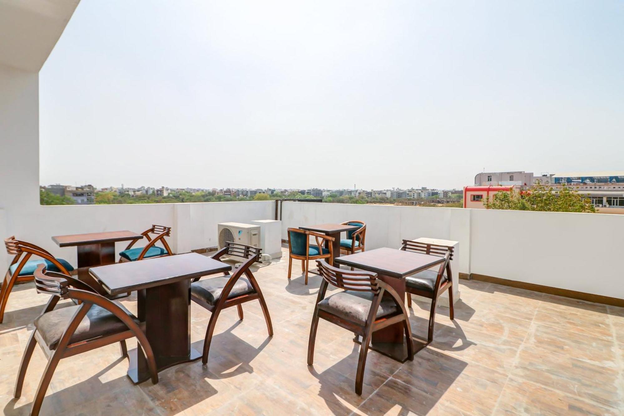 Oyo Flagship 80318 Hotel Sai Plaza Near Indira Gandhi International Airport New Delhi Buitenkant foto